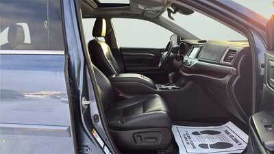 2019 Toyota Highlander, $24490. Photo 11