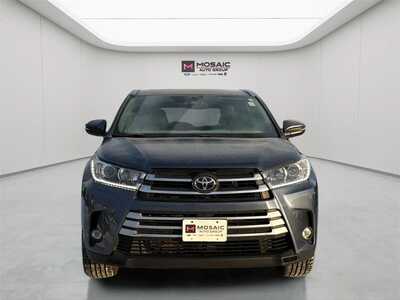 2019 Toyota Highlander, $24490. Photo 2