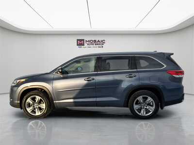 2019 Toyota Highlander, $24490. Photo 4