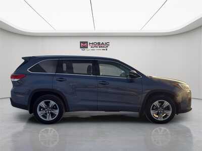 2019 Toyota Highlander, $24490. Photo 9