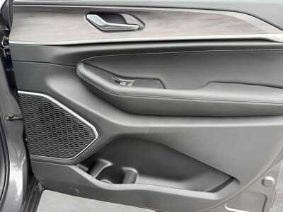 2026 Jeep Grand Cherokee, $52333. Photo 9