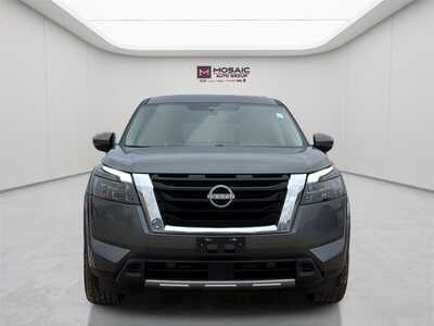 2025 Nissan Pathfinder, $44690. Photo 2