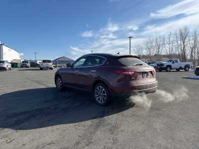 2017 Maserati Levante, $20990. Photo 5