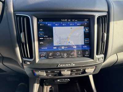 2017 Maserati Levante, $20990. Photo 9