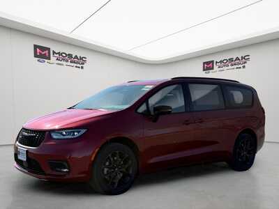 2026 Chrysler Pacifica, $45925. Photo 8