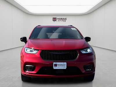 2026 Chrysler Pacifica, $45925. Photo 9