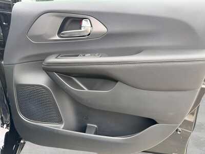 2026 Chrysler Pacifica, $45494. Photo 10
