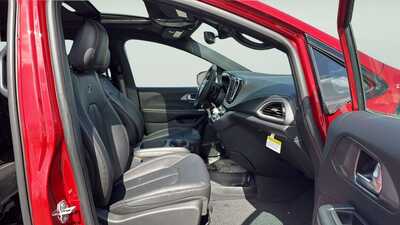 2026 Chrysler Pacifica, $45925. Photo 11