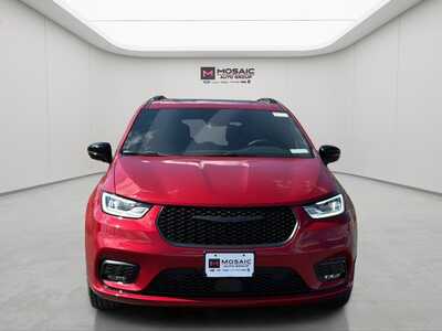 2026 Chrysler Pacifica, $45925. Photo 2