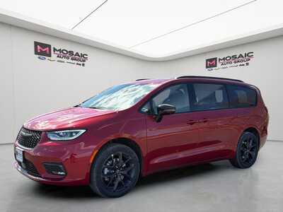 2026 Chrysler Pacifica, $45925. Photo 3