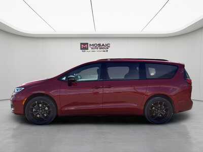 2026 Chrysler Pacifica, $45925. Photo 4