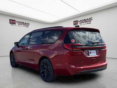 2026 Chrysler Pacifica, $45925. Photo 5