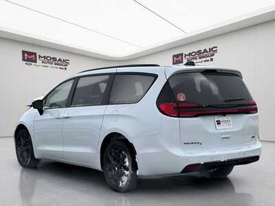 2026 Chrysler Pacifica, $45494. Photo 4