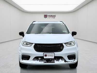 2026 Chrysler Pacifica, $45494. Photo 8