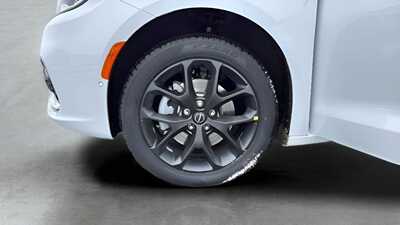 2026 Chrysler Pacifica, $45494. Photo 9