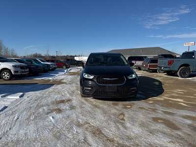 2023 Chrysler Pacifica, $24790. Photo 2