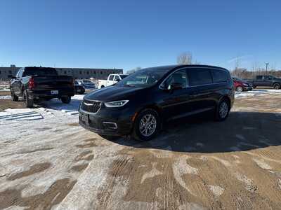2023 Chrysler Pacifica, $24790. Photo 3