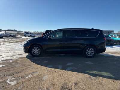 2023 Chrysler Pacifica, $24790. Photo 4