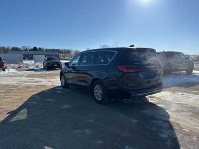 2023 Chrysler Pacifica, $24790. Photo 5