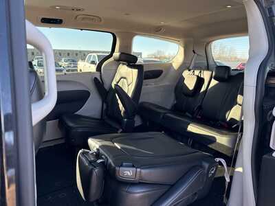 2023 Chrysler Pacifica, $24790. Photo 6