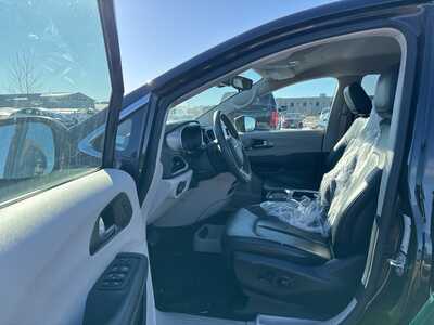 2023 Chrysler Pacifica, $24790. Photo 7