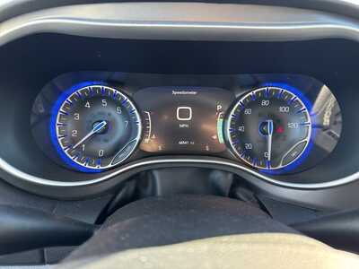 2023 Chrysler Pacifica, $23790. Photo 11