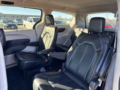 2023 Chrysler Pacifica, $23790. Photo 6