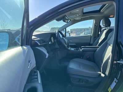 2024 Toyota Sienna, $38190. Photo 7