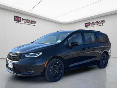 2026 Chrysler Pacifica, $46730. Photo 3