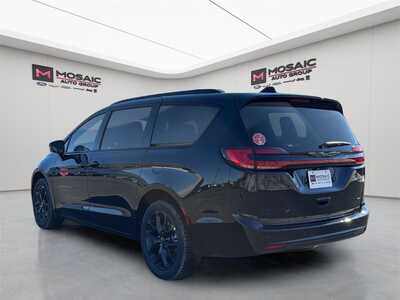 2026 Chrysler Pacifica, $46730. Photo 5