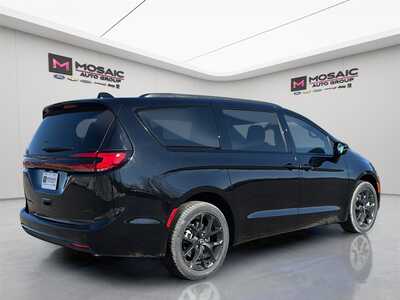 2026 Chrysler Pacifica, $46730. Photo 8