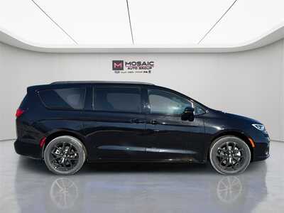 2026 Chrysler Pacifica, $46730. Photo 9