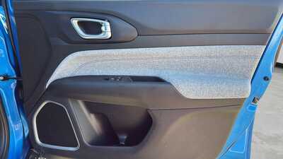 2023 Jeep Compass, $20490. Photo 10