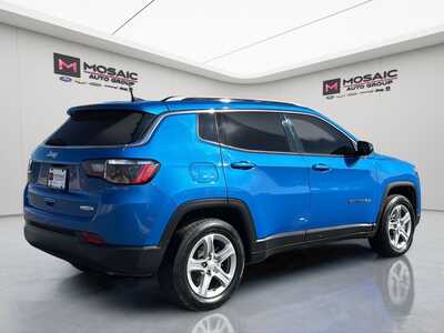 2023 Jeep Compass, $20490. Photo 3
