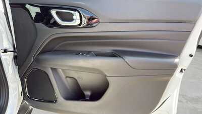 2026 Jeep Compass, $29176. Photo 10