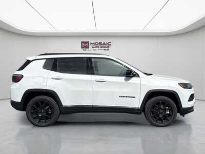 2026 Jeep Compass, $29176. Photo 9
