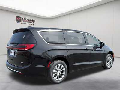 2026 Chrysler Pacifica, $39802. Photo 8