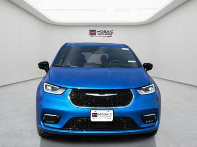 2026 Chrysler Pacifica, $44233. Photo 2