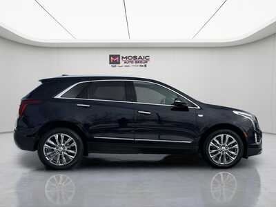 2021 Cadillac XT5, $22340. Photo 2