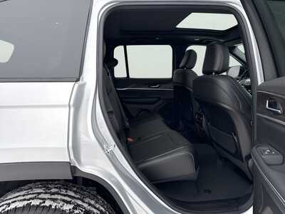 2025 Jeep Grand Cherokee, $43006. Photo 11