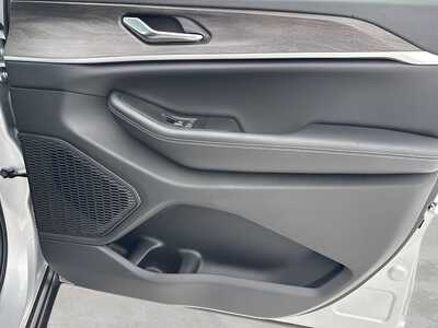 2025 Jeep Grand Cherokee, $43006. Photo 9