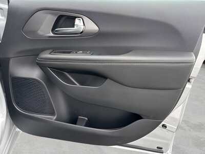 2026 Chrysler Pacifica, $43024. Photo 10