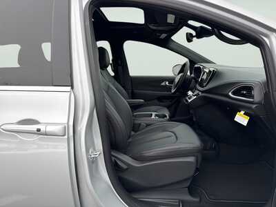 2026 Chrysler Pacifica, $43024. Photo 11
