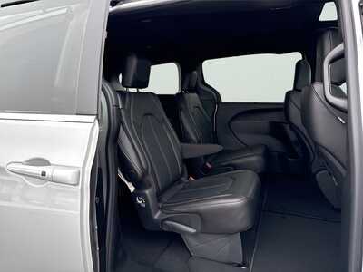 2026 Chrysler Pacifica, $43024. Photo 12