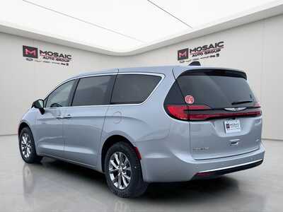2026 Chrysler Pacifica, $43024. Photo 5