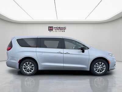 2026 Chrysler Pacifica, $43024. Photo 9