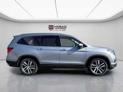 2018 Honda Pilot, $20990. Photo 2