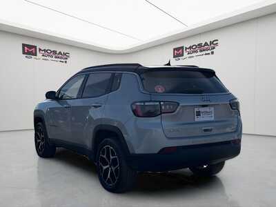 2026 Jeep Compass, $31692. Photo 4