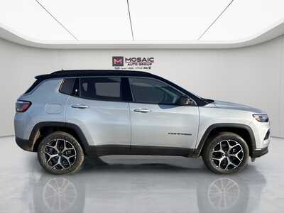 2026 Jeep Compass, $31692. Photo 9