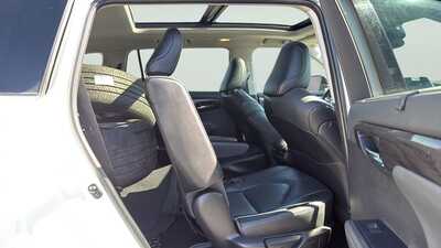 2022 Toyota Highlander, $41390. Photo 12